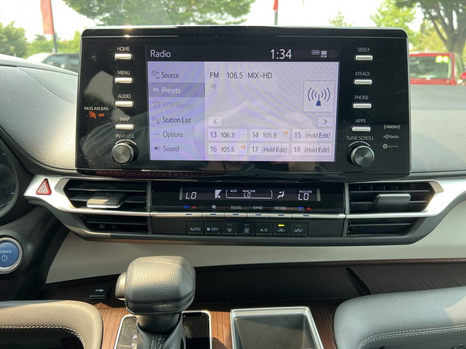 Used 2023 Toyota Sienna LE AWD/4WD image 18