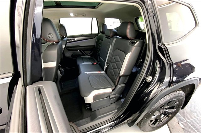 Used 2025 Volkswagen Atlas Peak Edition SE image 26
