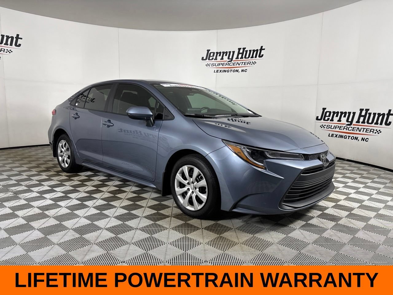 Used 2026 Toyota Corolla LE FWD image 4