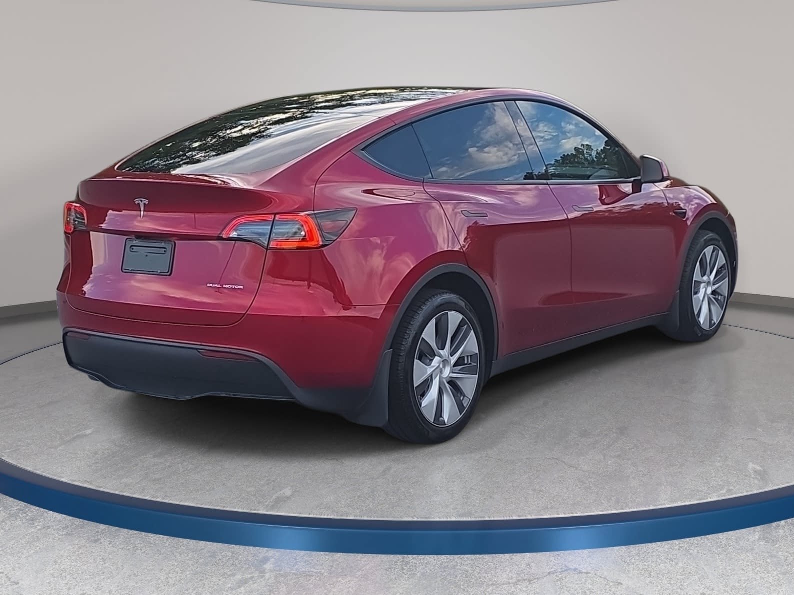 Used 2024 Tesla Model Y Long Range AWD/4WD image 5