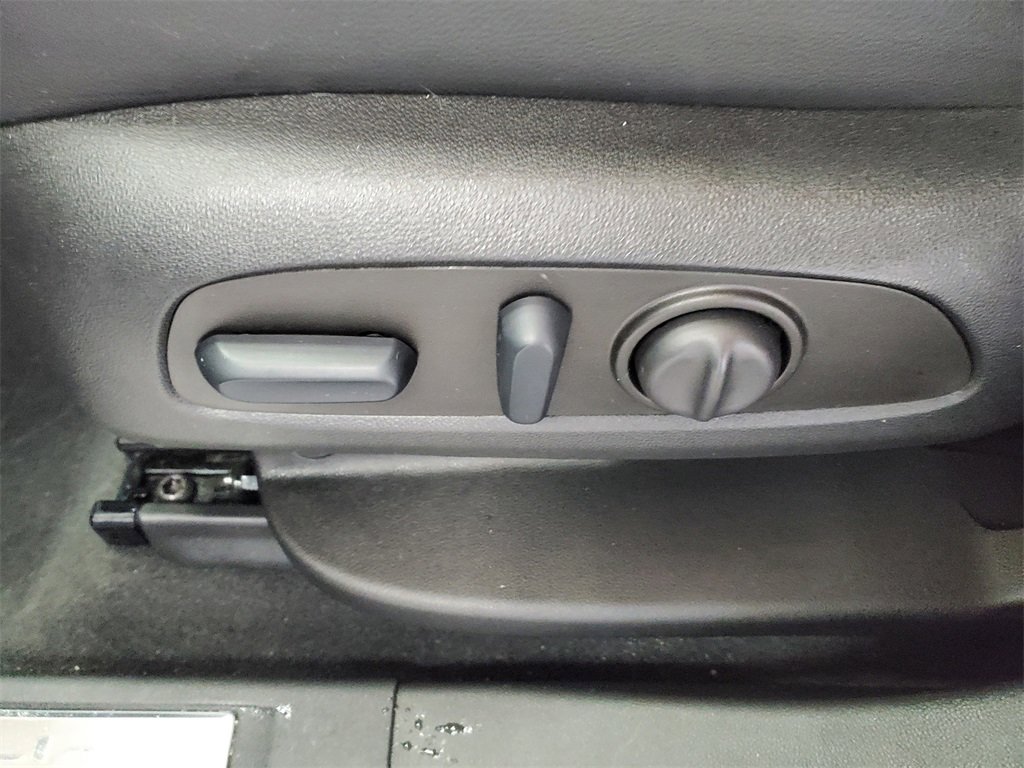 Used 2023 GMC Acadia Denali w/ Black Diamond Edition image 8