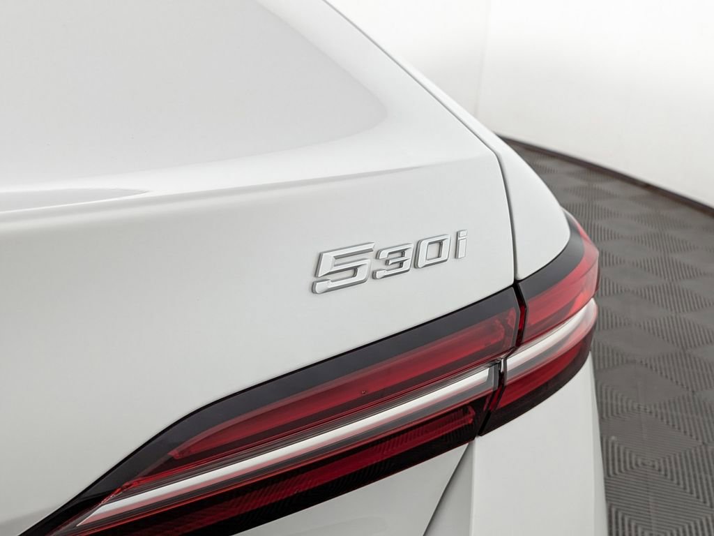 Used 2025 BMW 530i xDrive w/ M Sport Package image 11