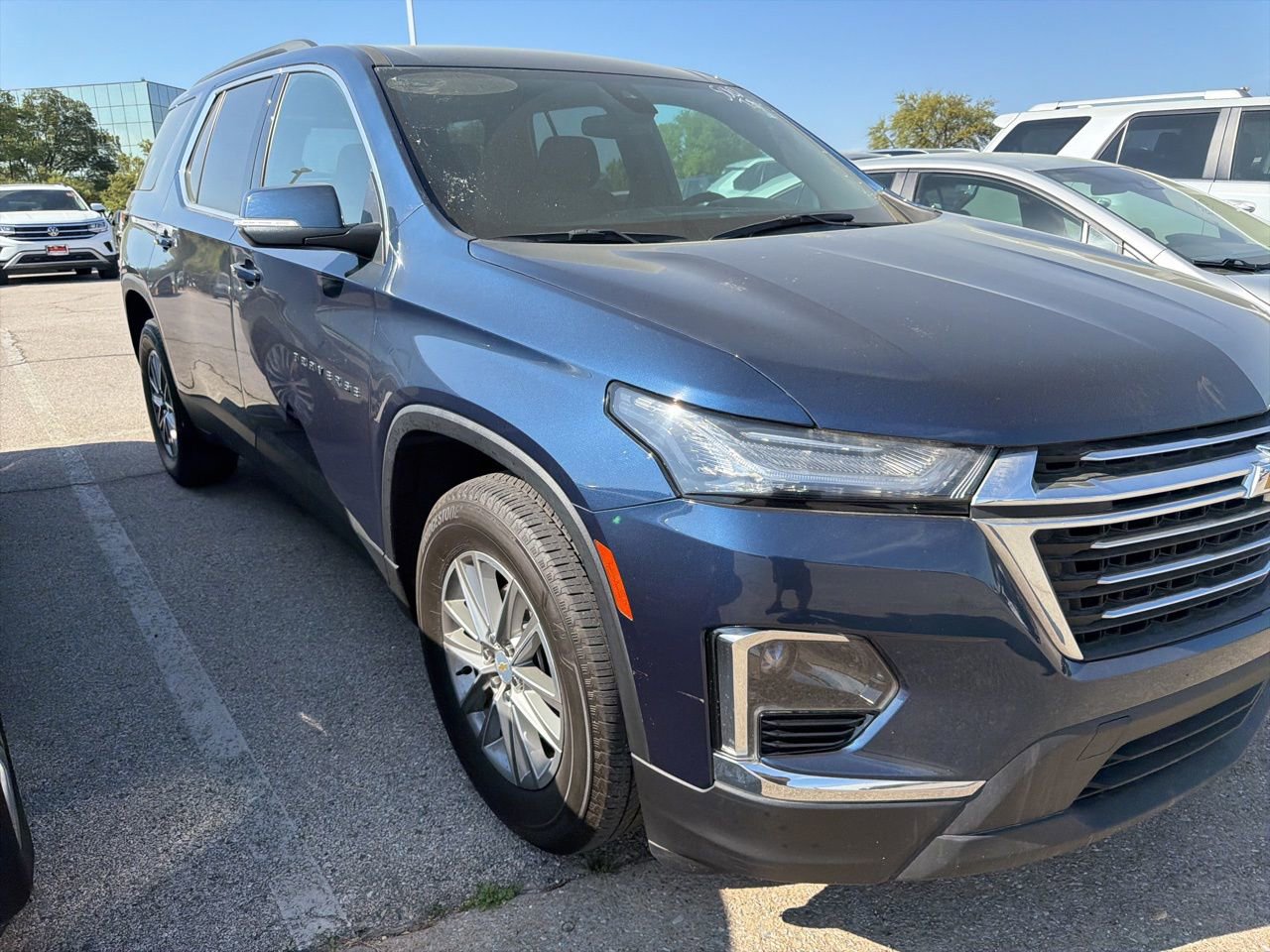 Used 2023 Chevrolet Traverse LT image 3