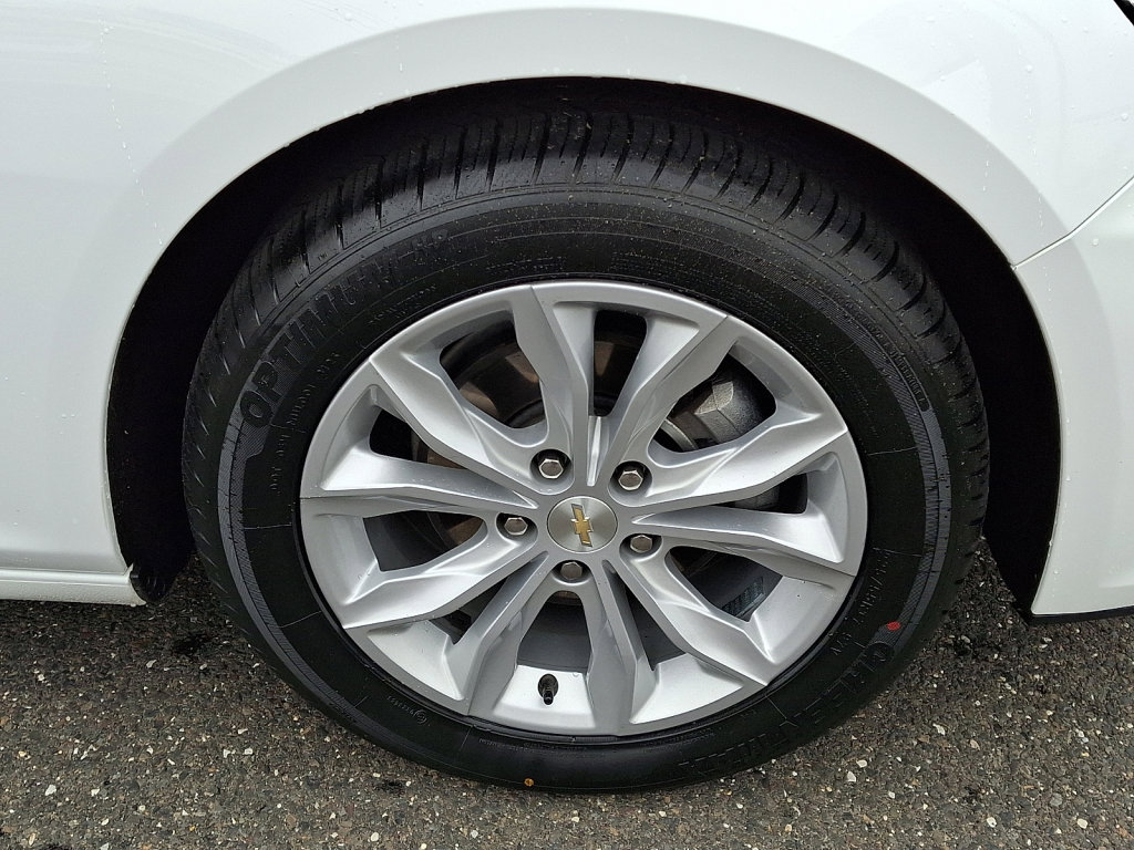 Used 2025 Chevrolet Malibu LT image 9