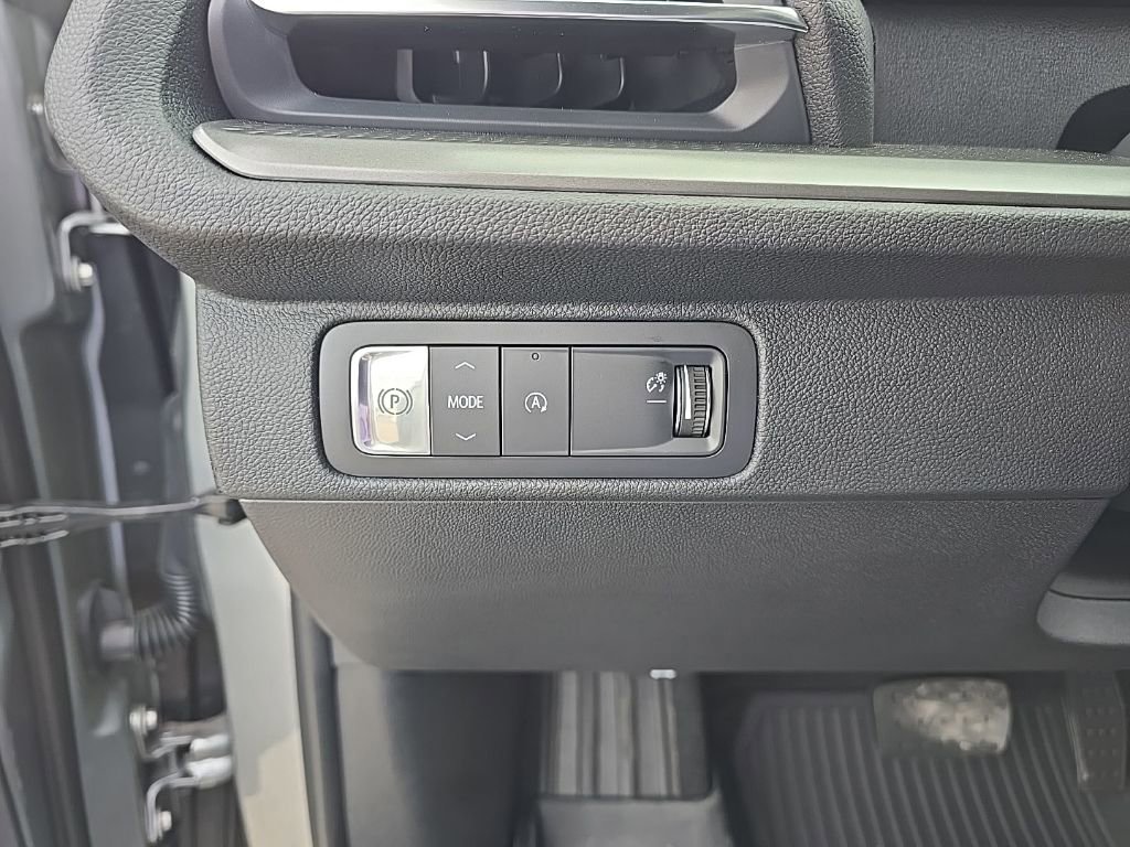 Used 2026 Chevrolet Traverse LT w/ Midnight/Sport Edition image 17