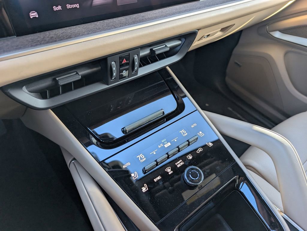 Used 2024 Porsche Cayenne image 16