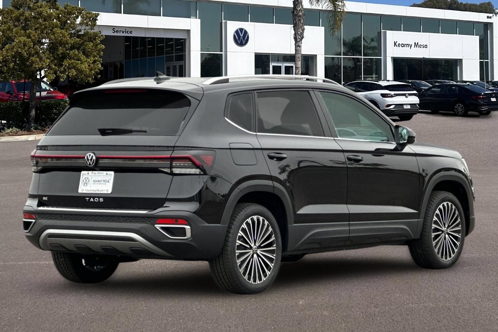 New 2026 Volkswagen Taos SE FWD image 4