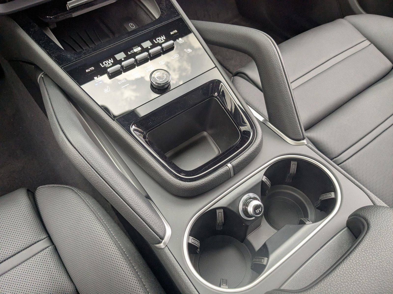 New 2026 Porsche Cayenne E-Hybrid Coupe AWD/4WD image 21
