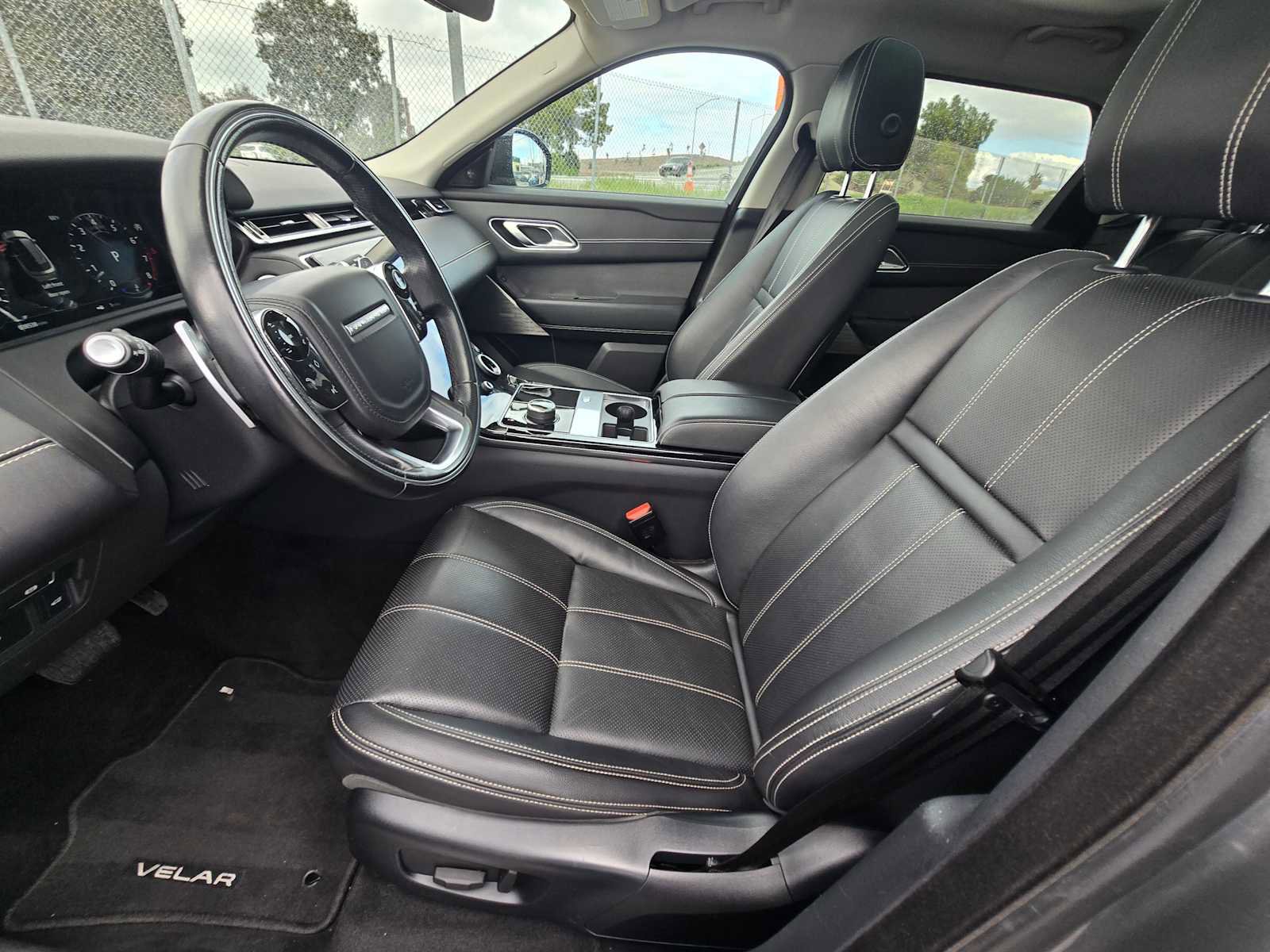 Used 2018 Land Rover Range Rover Velar R-Dynamic SE image 25