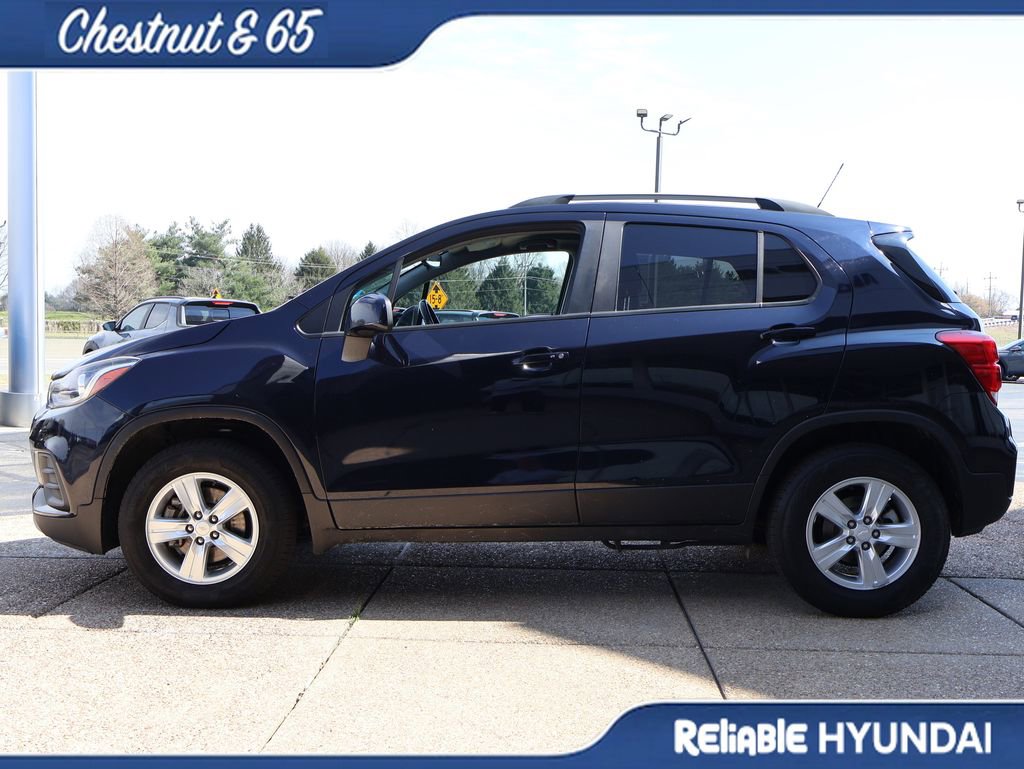 Used 2022 Chevrolet Trax LT w/ Driver Confidence Package image 3