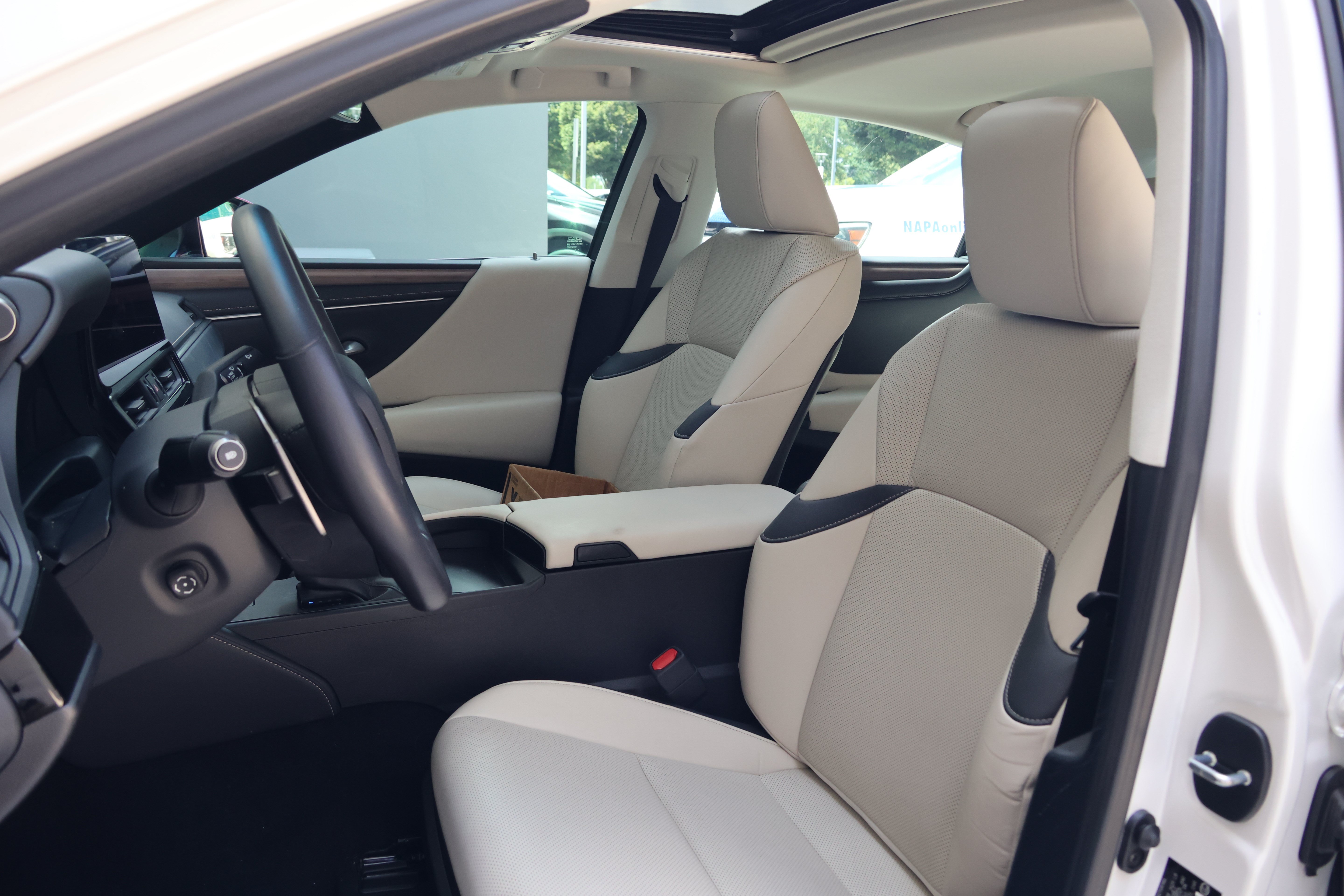 Used 2024 Lexus ES 350 w/ Premium Package FWD image 32