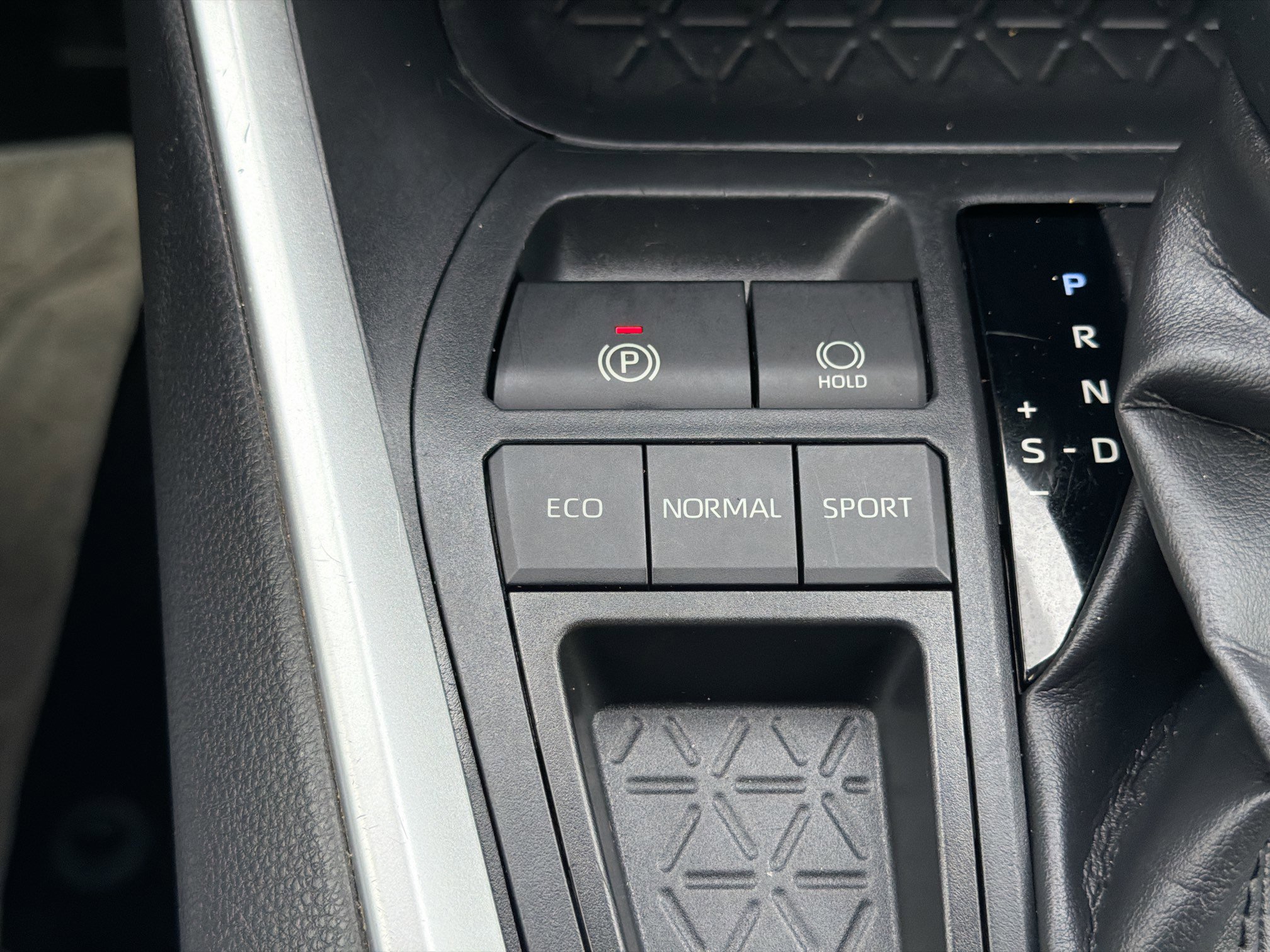 Used 2019 Toyota RAV4 LE FWD image 27