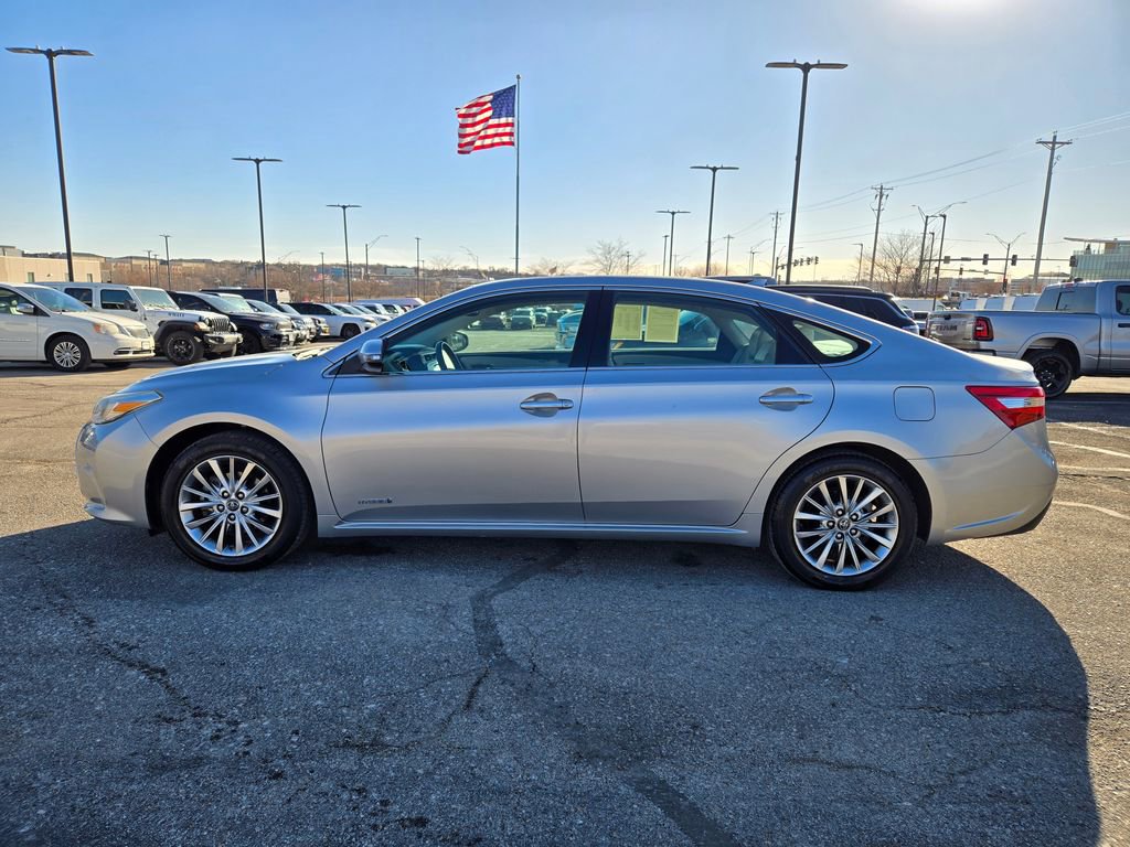 Used 2016 Toyota Avalon Limited image 7