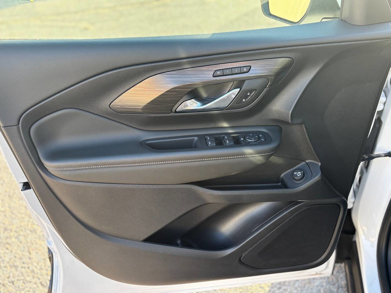 Used 2024 GMC Terrain SLT image 9