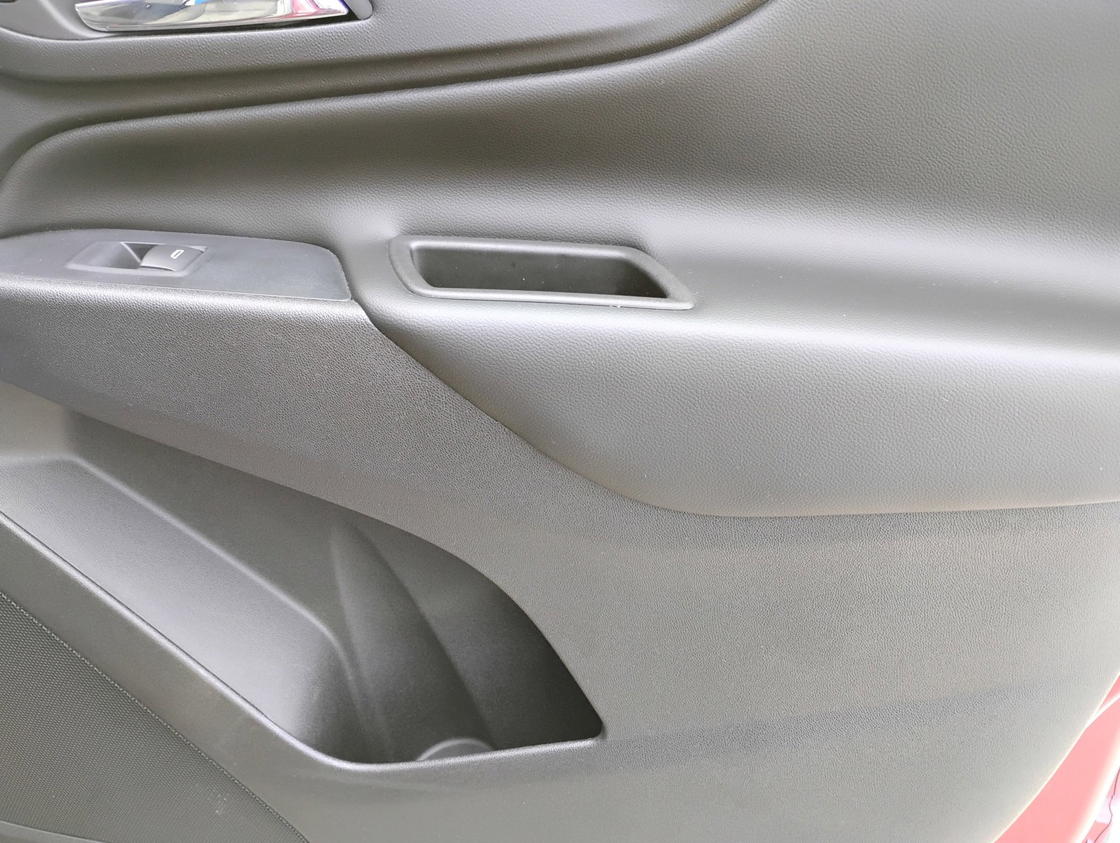 Used 2018 Chevrolet Equinox LT image 19