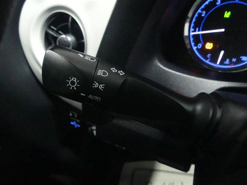 Used 2019 Toyota Corolla LE image 38