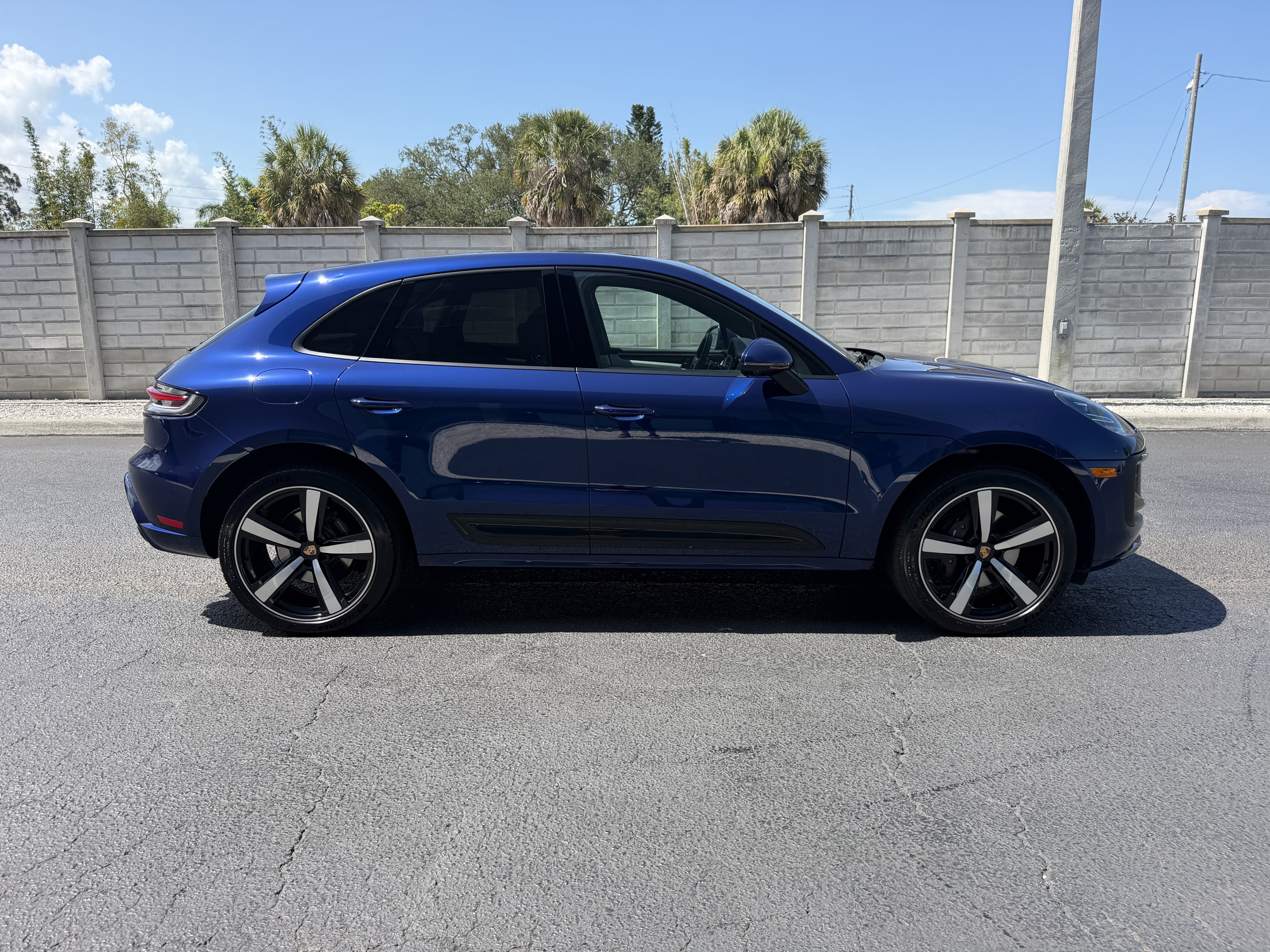 Certified 2023 Porsche Macan AWD/4WD image 7