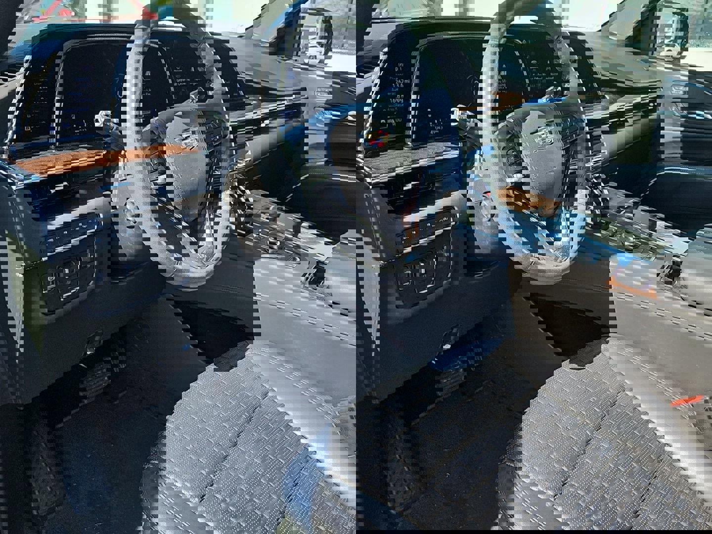 Used 2022 Cadillac Escalade Premium Luxury Platinum w/ Heavy-Duty Trailer Package image 9