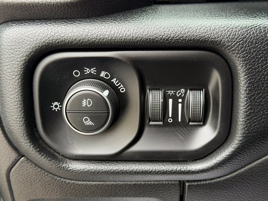 Used 2019 RAM 1500 Big Horn AWD/4WD image 12