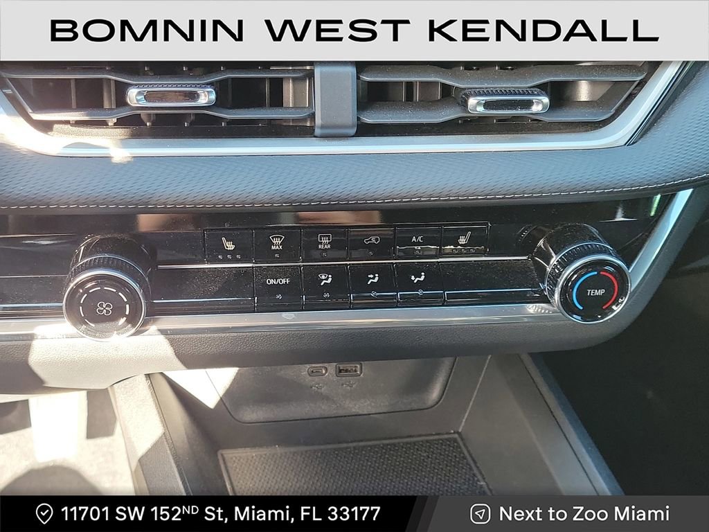 Used 2025 Chevrolet Equinox LT w/ Safety and Technology Package image 17