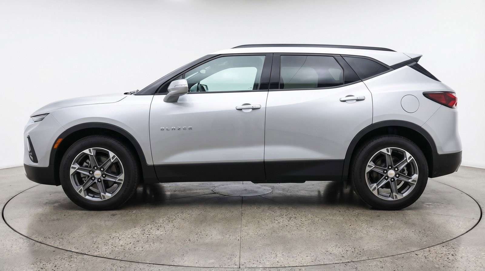Used 2025 Chevrolet Blazer LT FWD image 5
