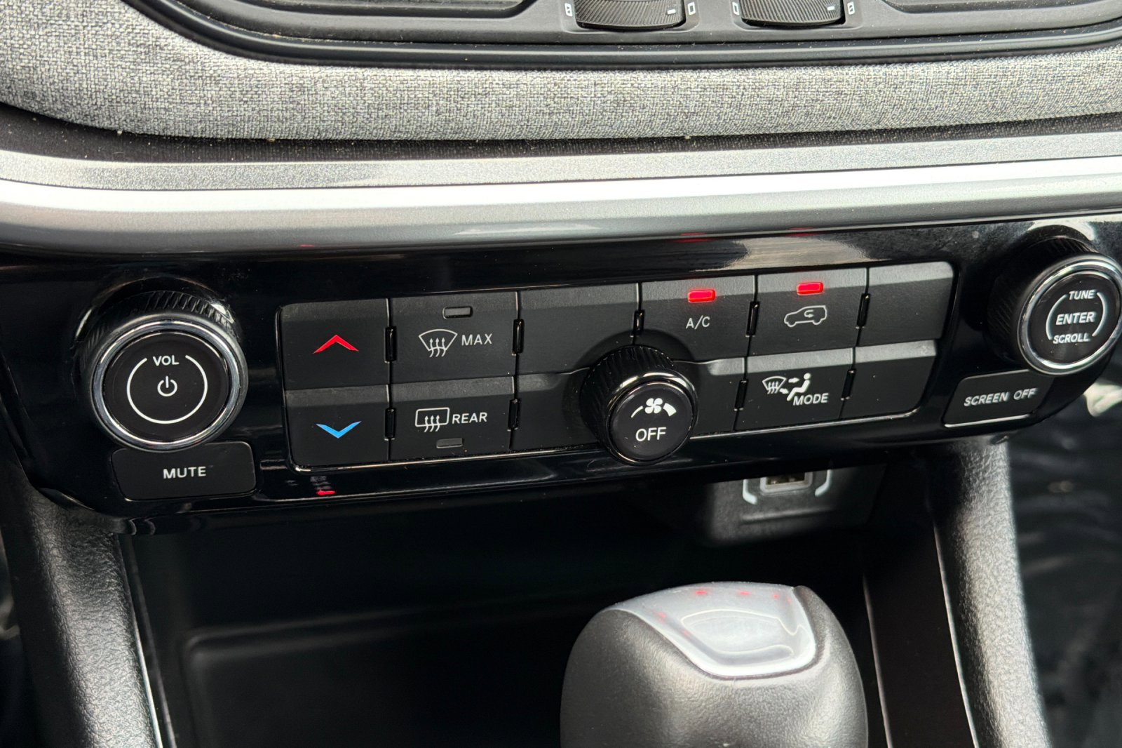 Used 2024 Jeep Compass Latitude image 19