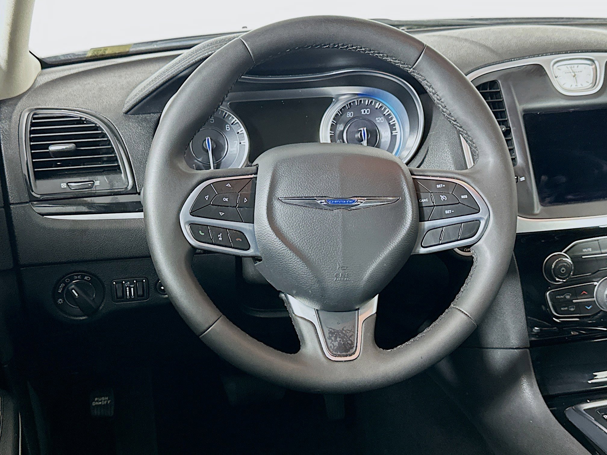 Used 2023 Chrysler 300 Touring w/ Sport Appearance Package image 18