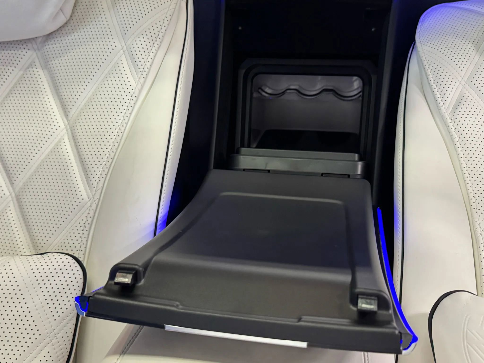 Used 2023 Mercedes-Benz Maybach S 680 S 680 4MATIC Sedan 4D w/ Manufaktur Leather Package image 49