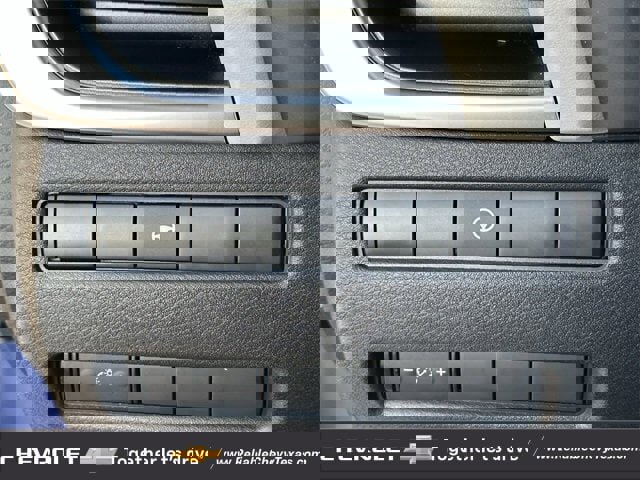 Used 2023 Nissan Rogue SV image 24