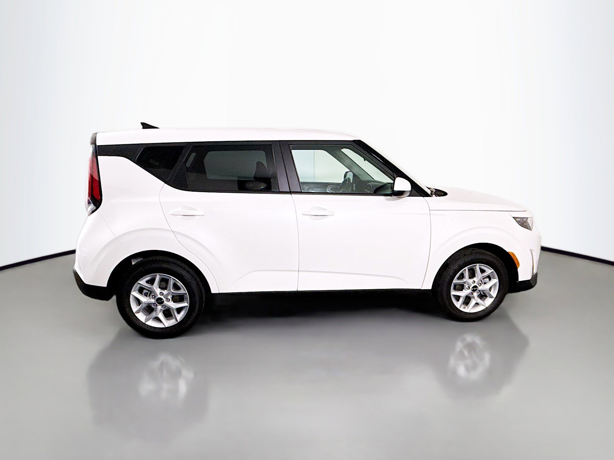 Used 2025 Kia Soul LX w/ LX Technology Package FWD image 11