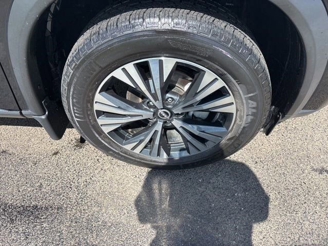 Used 2023 Nissan Rogue SV image 40