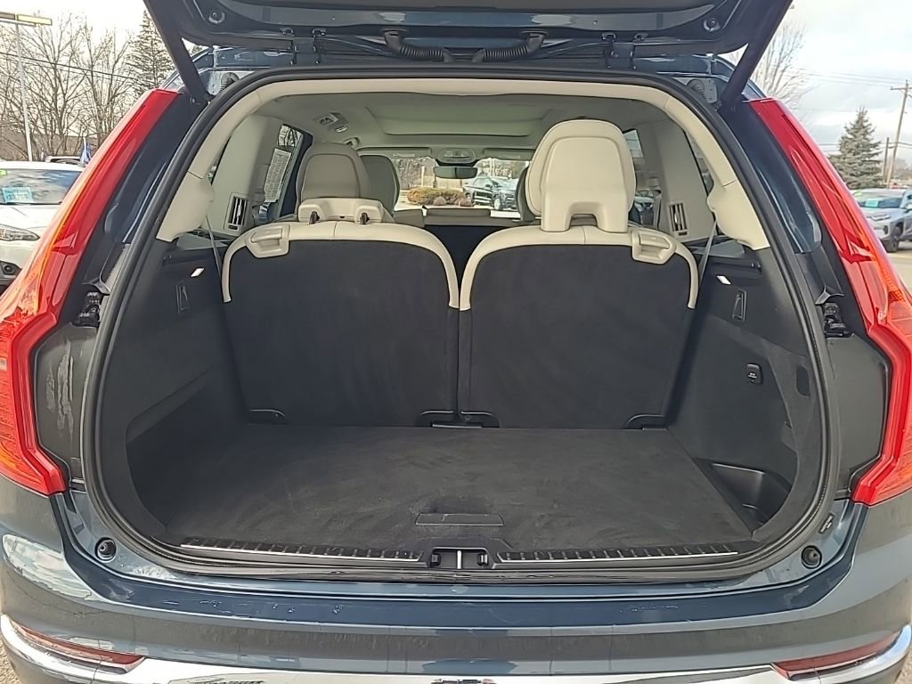 Used 2023 Volvo XC90 B6 Plus image 21