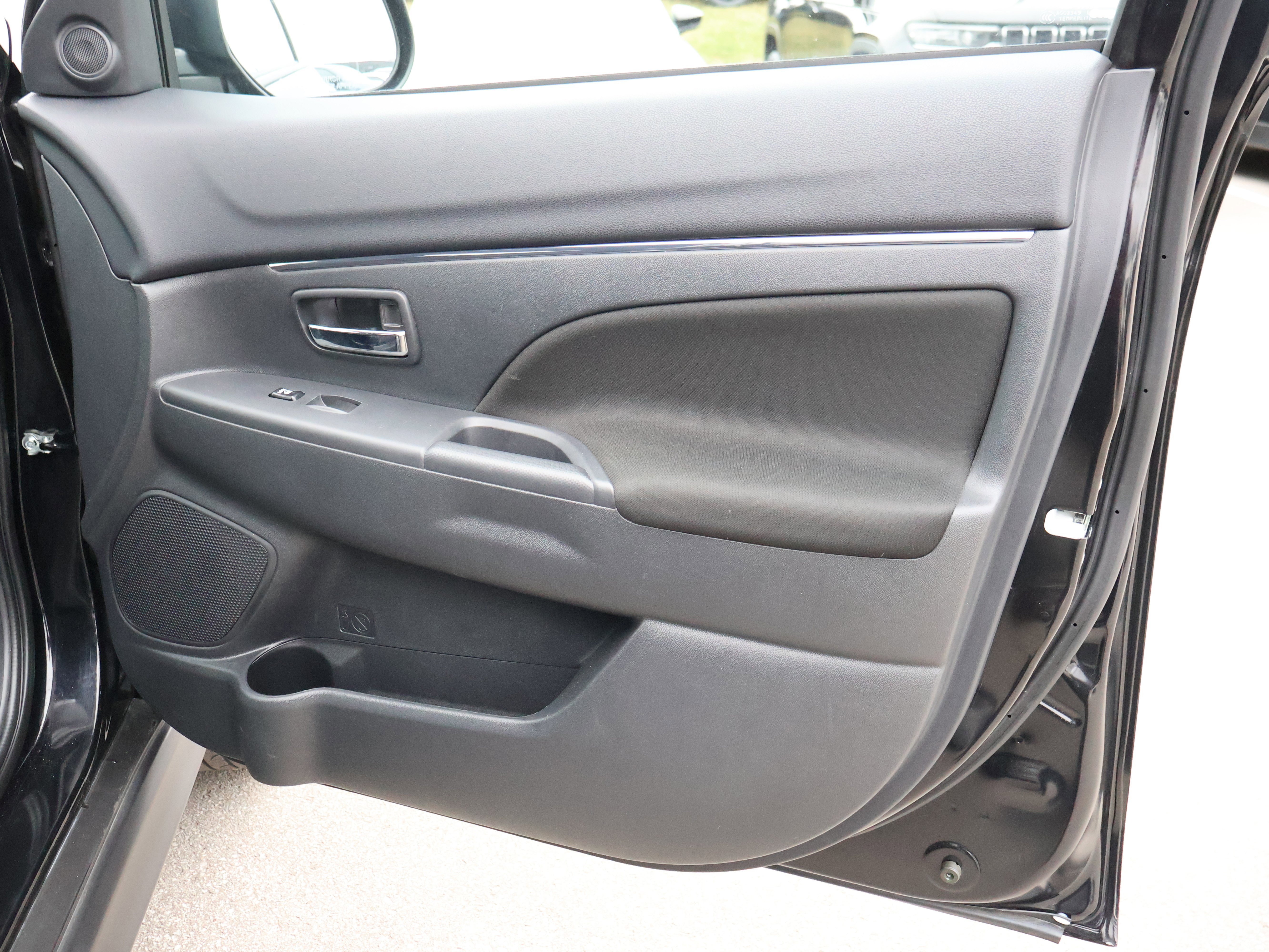 Used 2024 Mitsubishi Outlander Sport ES image 9