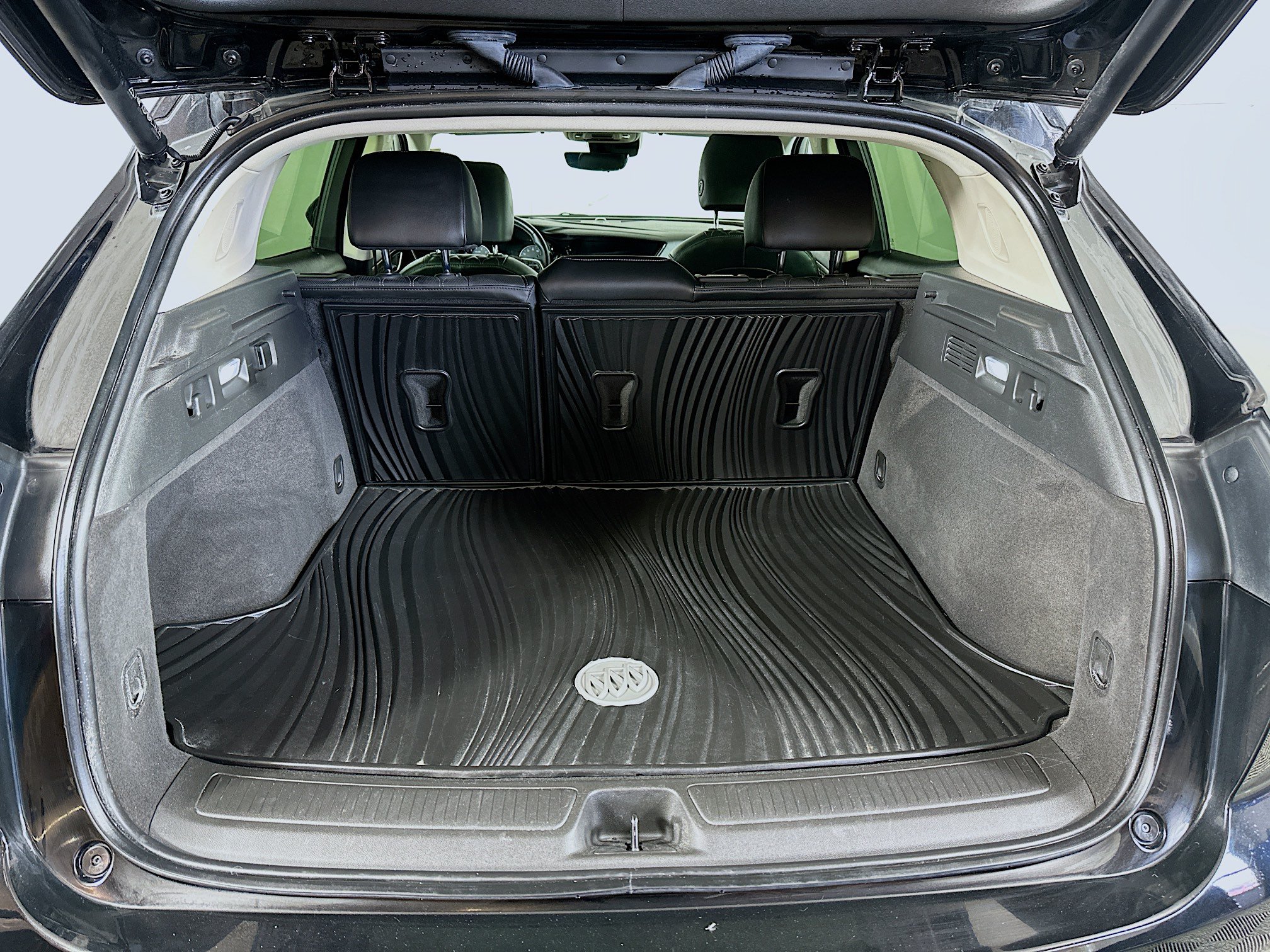 Used 2023 Buick Envision Avenir AWD/4WD image 28