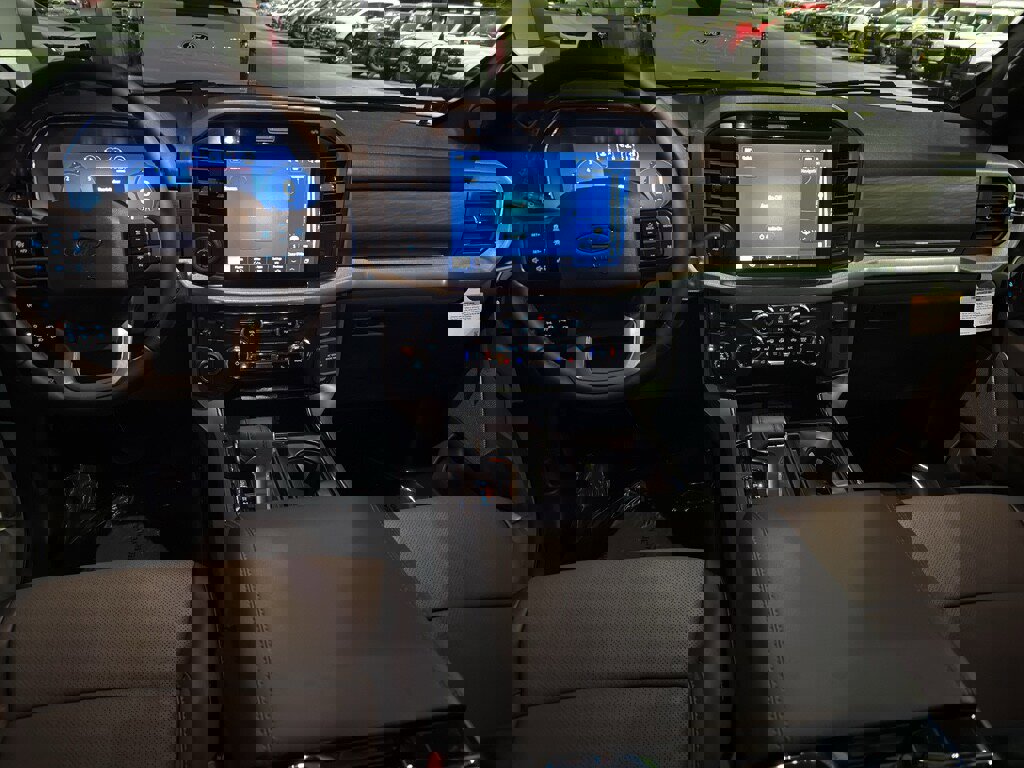 New 2025 Ford F150 Lariat w/ Equipment Group 501A Mid image 26