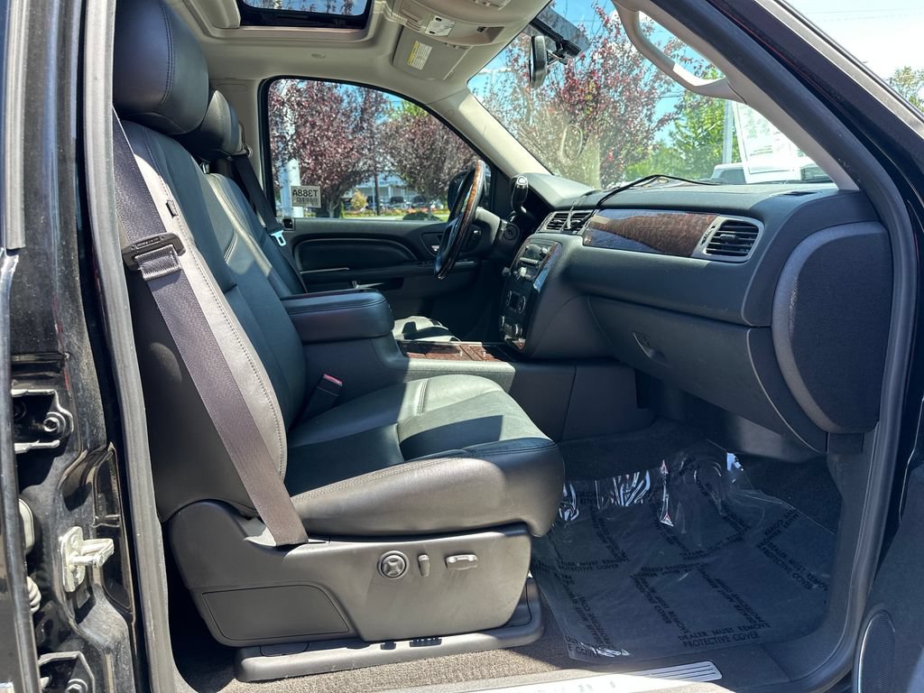 Used 2014 GMC Sierra 2500 Denali w/ Suspension Package, Off-Road AWD/4WD image 17