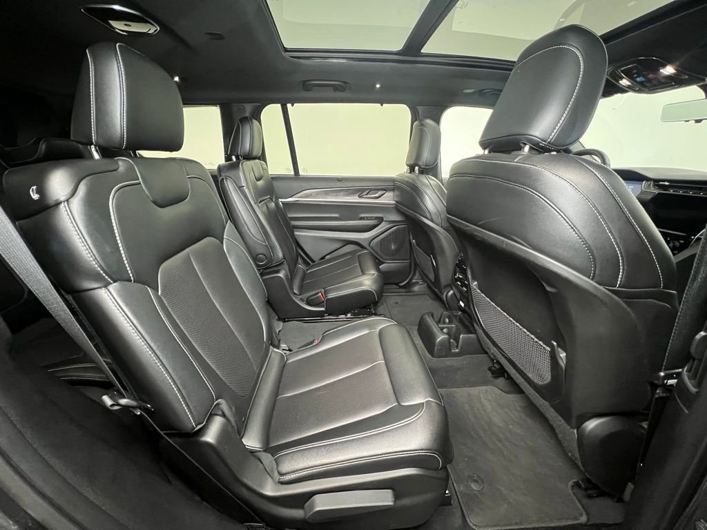 Used 2024 Jeep Grand Cherokee L Limited w/ Luxury Tech Group II AWD/4WD image 10