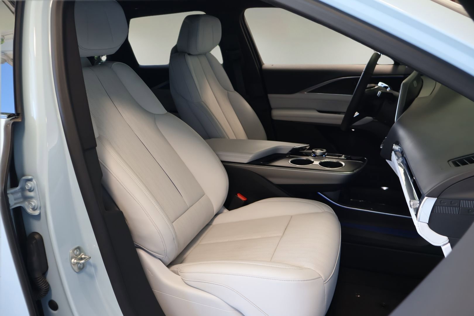 Certified 2024 Cadillac Lyriq Sport w/ LPO, Floor Liner Package AWD/4WD image 19