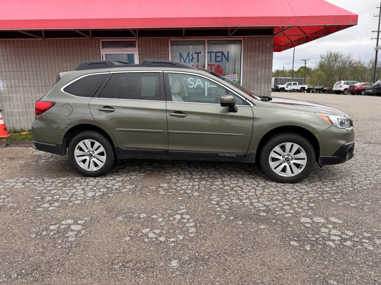 Used 2015 Subaru Outback 2.5i Premium AWD/4WD image 4