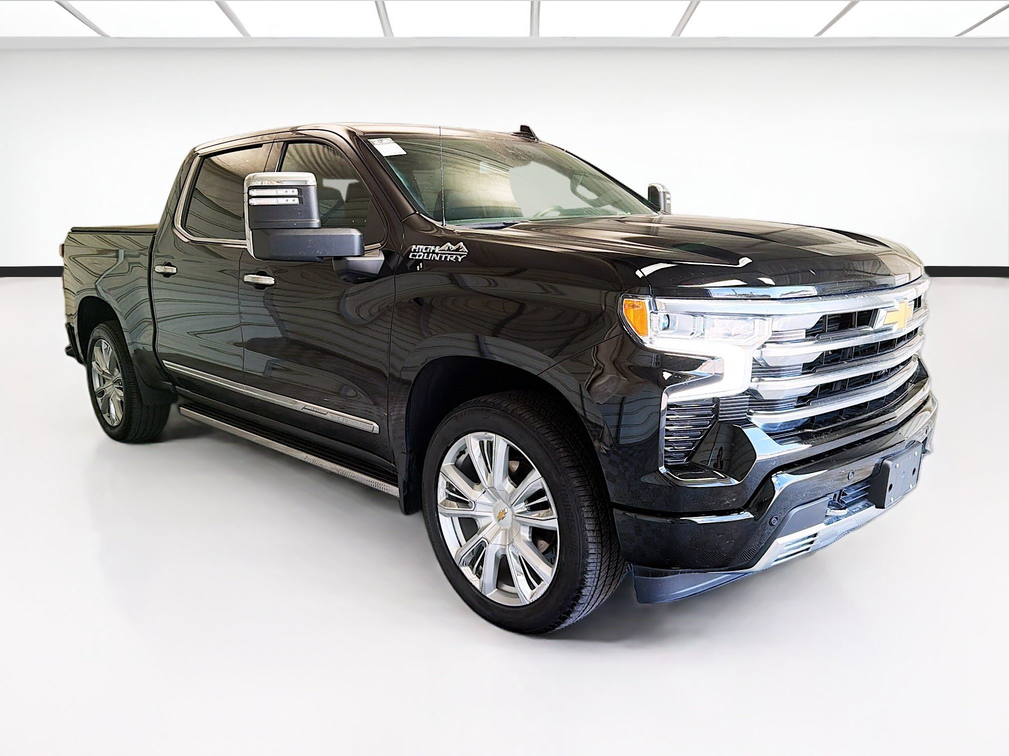 Used 2025 Chevrolet Silverado 1500 High Country w/ High Country Premium Package AWD/4WD image 3