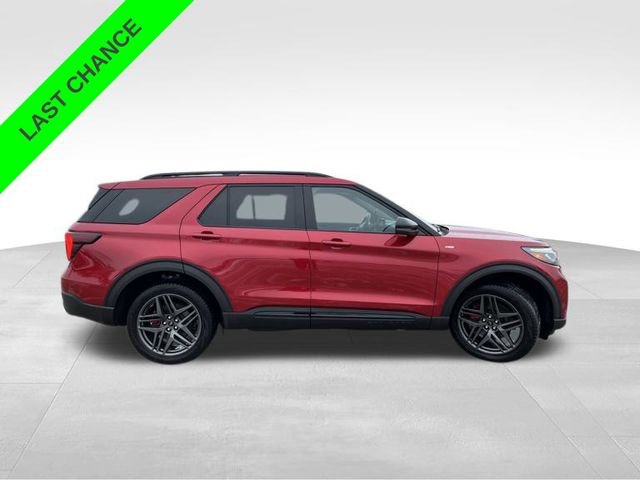 Used 2025 Ford Explorer ST-Line w/ Premium Package image 7