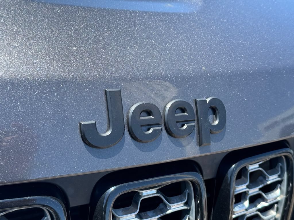 Used 2018 Jeep Grand Cherokee Altitude AWD/4WD image 2