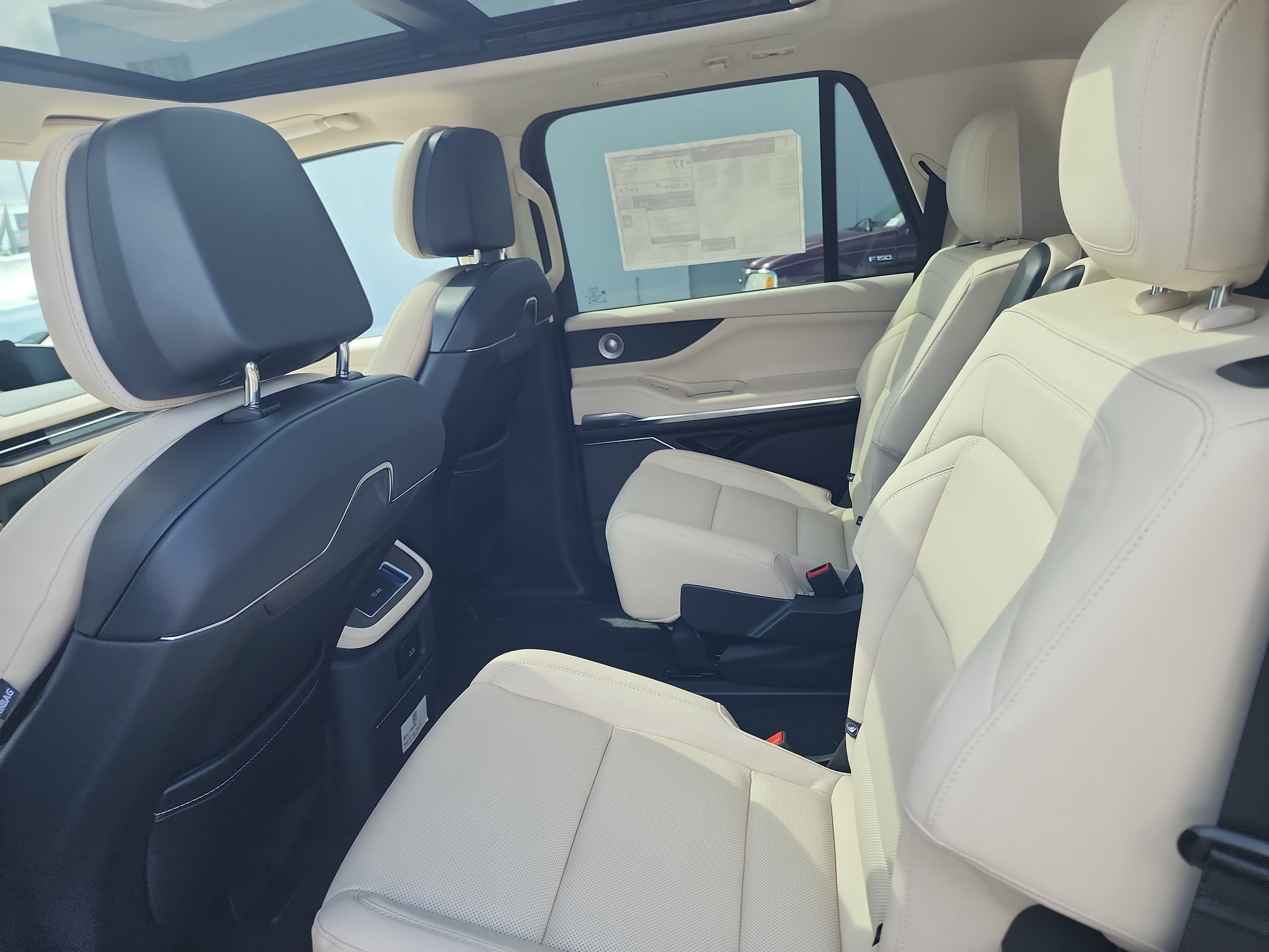New 2027 Lincoln Navigator Reserve w/ Jet Appearance Package AWD/4WD image 22