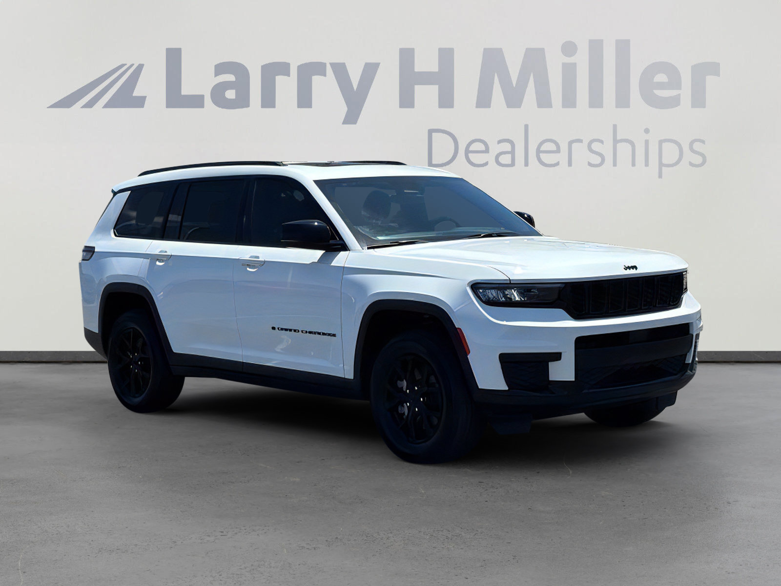 Used 2025 Jeep Grand Cherokee L Altitude RWD image 8