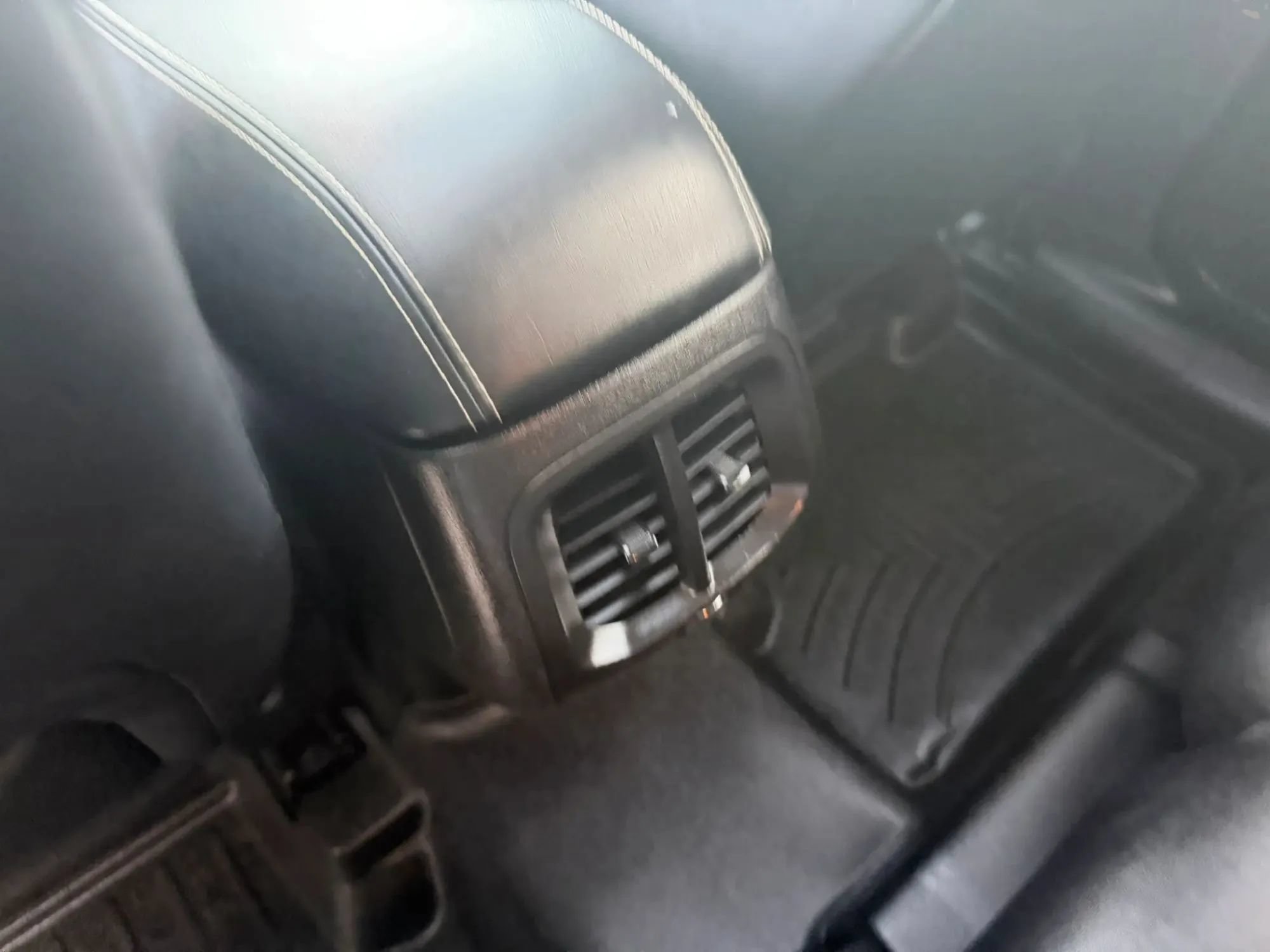 Used 2014 Jeep Cherokee Limited w/ Technology Group FWD image 11