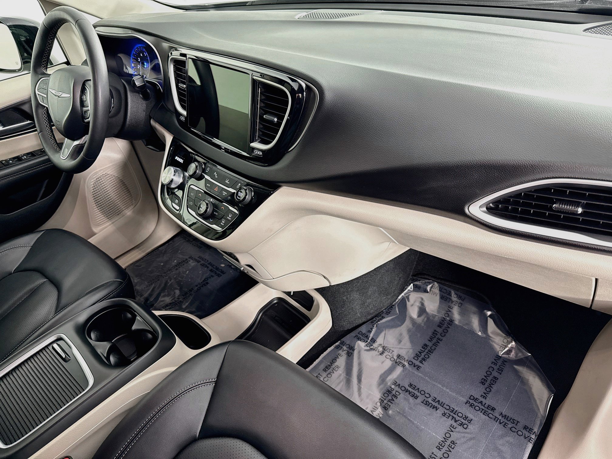 Used 2024 Chrysler Pacifica Touring-L FWD image 29