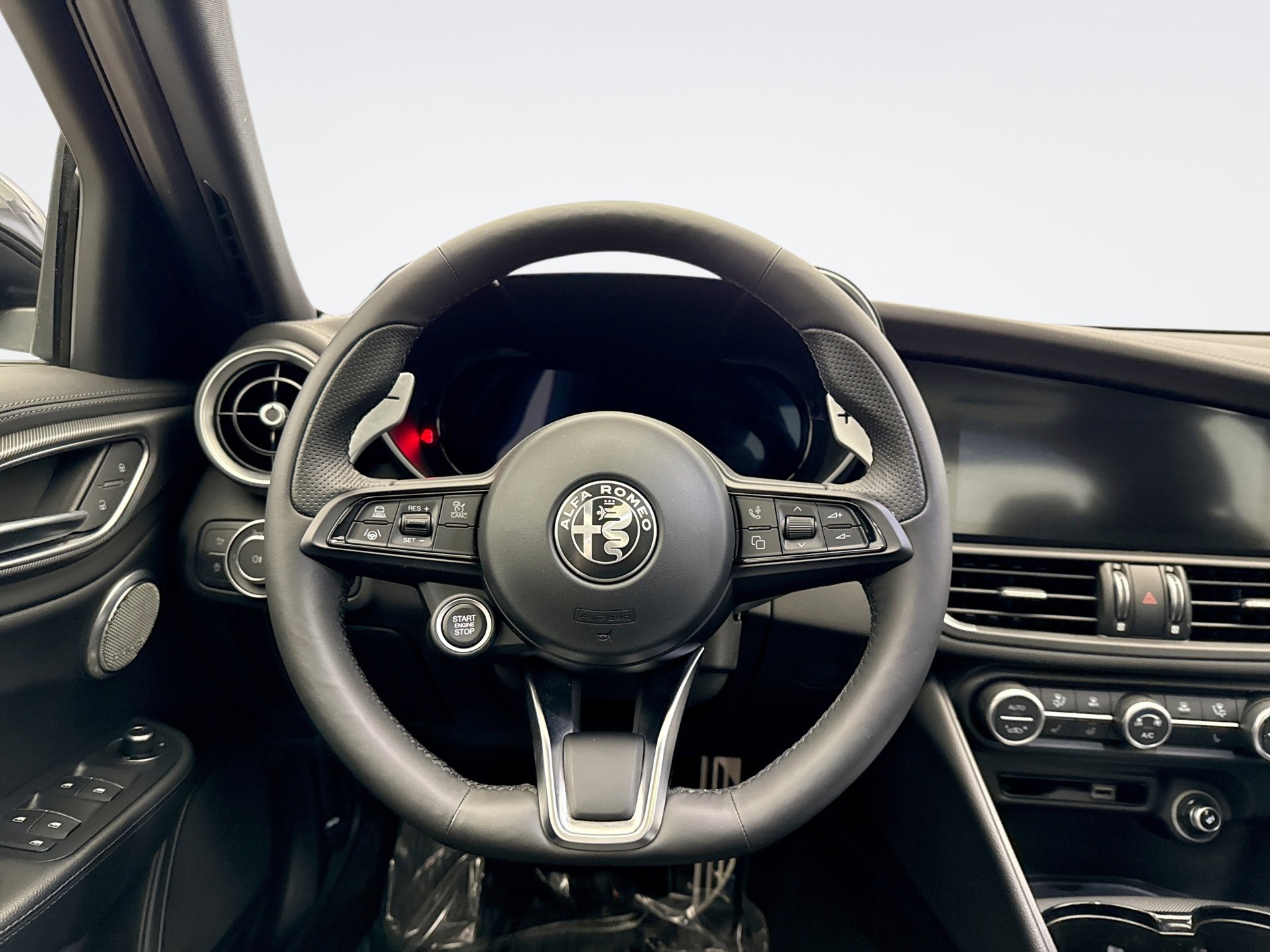 Used 2024 Alfa Romeo Giulia Veloce image 12