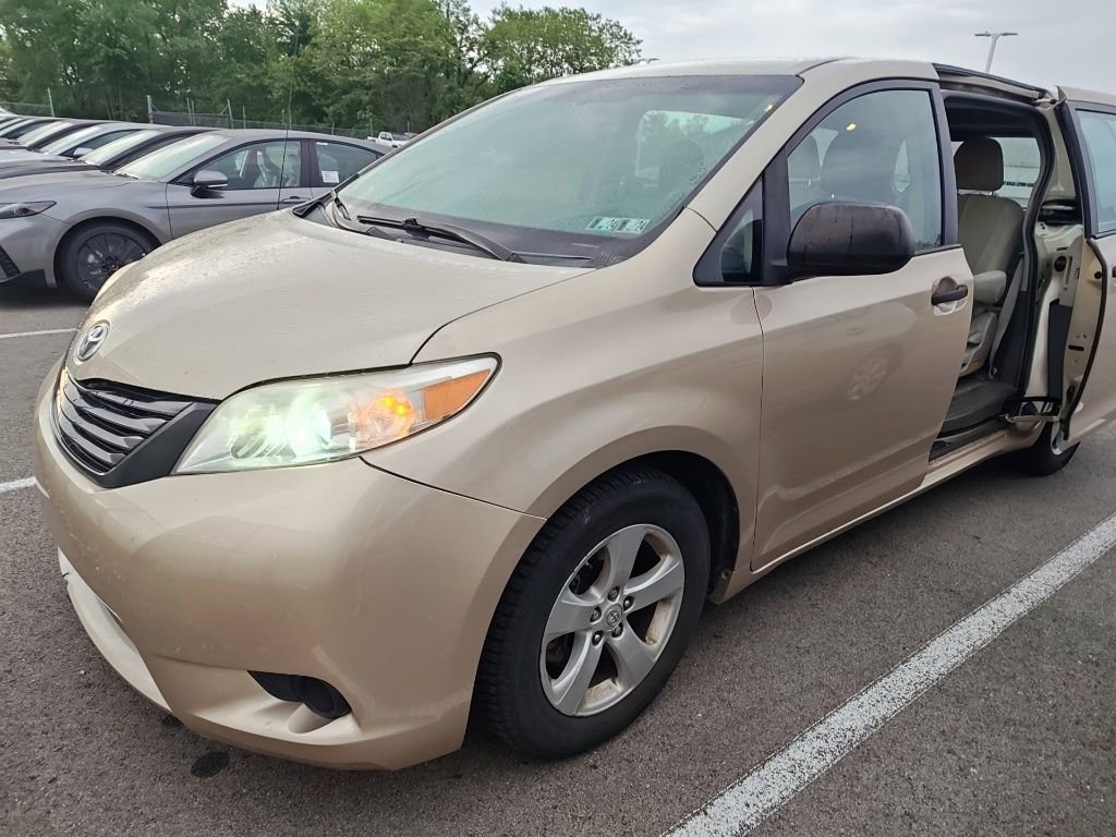 Used 2013 Toyota Sienna L FWD image 6