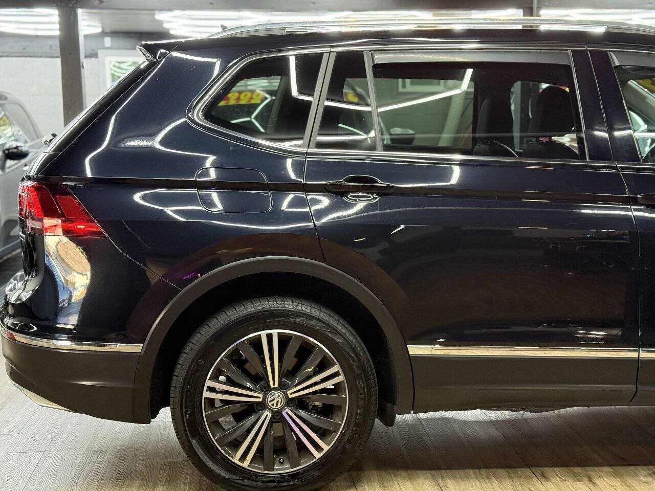 Used 2019 Volkswagen Tiguan SEL w/ 3rd Row Seat Package AWD/4WD image 18