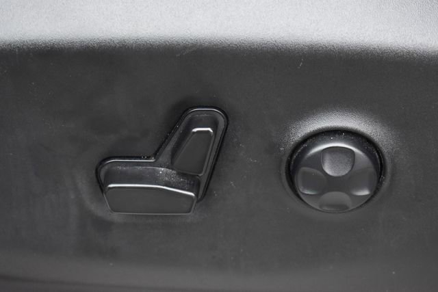 Used 2023 Chrysler Pacifica Touring-L FWD image 23